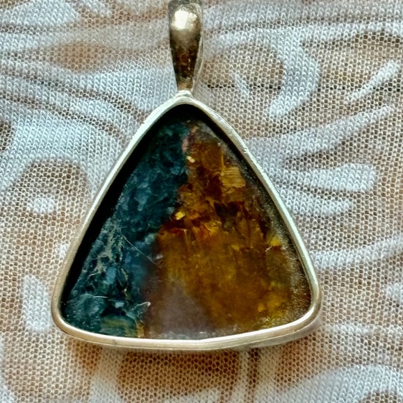 Stunning brown triangular Peruvian Opal silver pendant - Picture 3 of 3